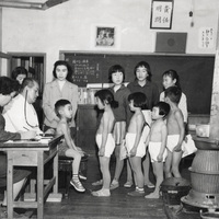 昭和 身体測定 女子 もう少しで「昭和の日」が終わりますが、こういう画像のは昭和に ...